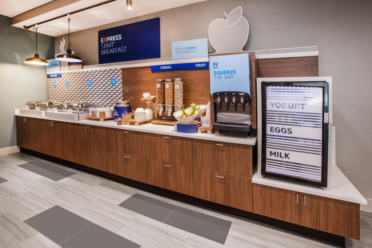 Holiday Inn Express & Suites Drayton Valley By Ihg Buitenkant foto