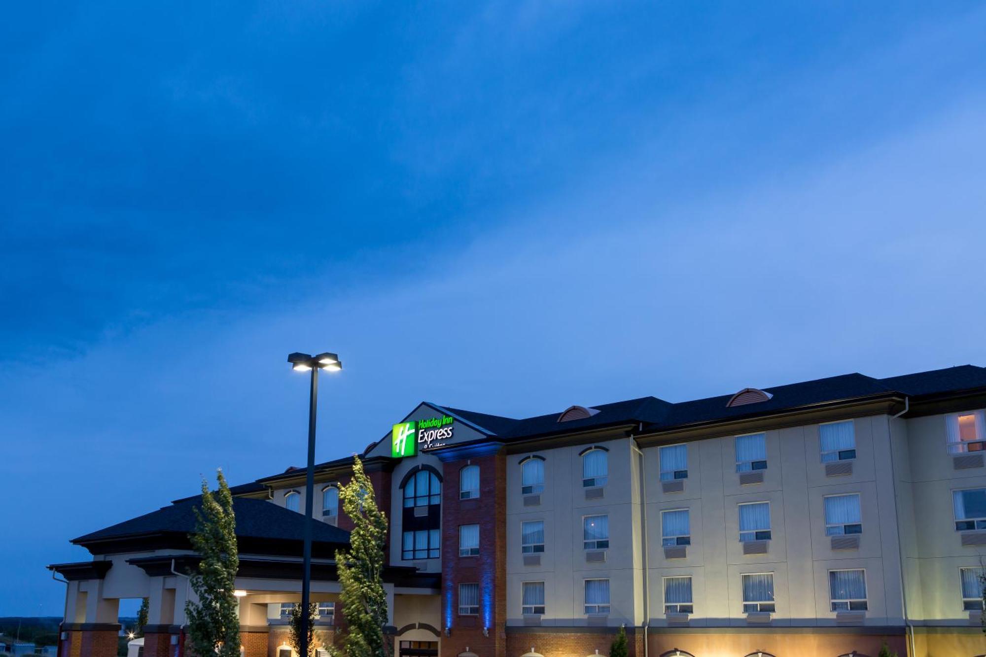 Holiday Inn Express & Suites Drayton Valley By Ihg Buitenkant foto
