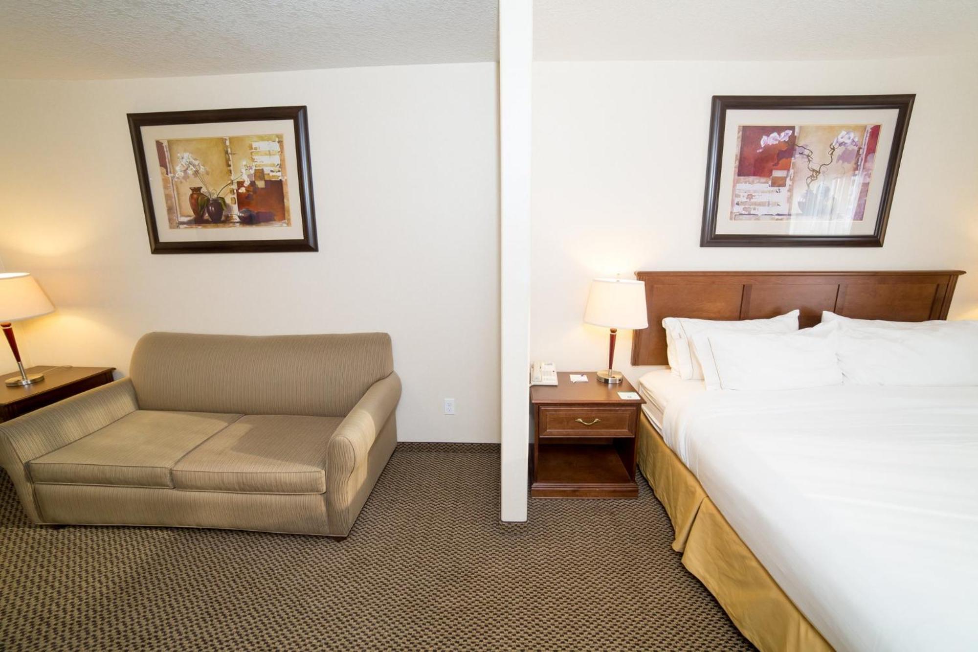 Holiday Inn Express & Suites Drayton Valley By Ihg Buitenkant foto